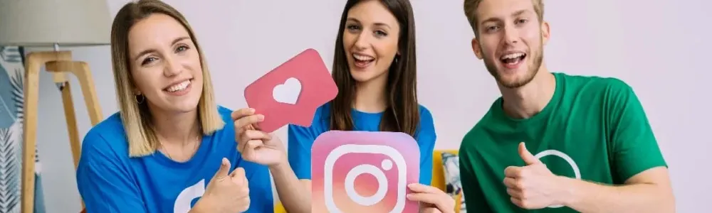 8 Reasons Why Your Business Needs a Social Media Marketing Expert infographic highlighting how social media experts improve brand awareness, customer engagement, lead generation, and business growth.