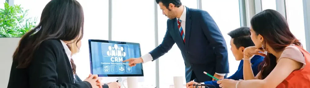 The Role of Salesforce Experts in Driving Business Innovation and Digital Transformation infographic showing how Salesforce professionals help businesses improve customer management, automate processes, integrate systems, and accelerate digital transformation.